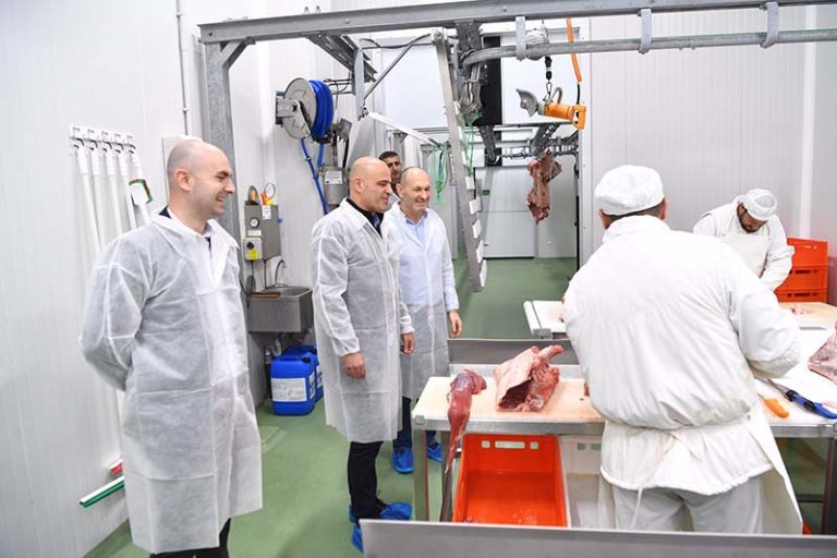 Ковачевски во посета на фабрики во охридско струшкиот регион
