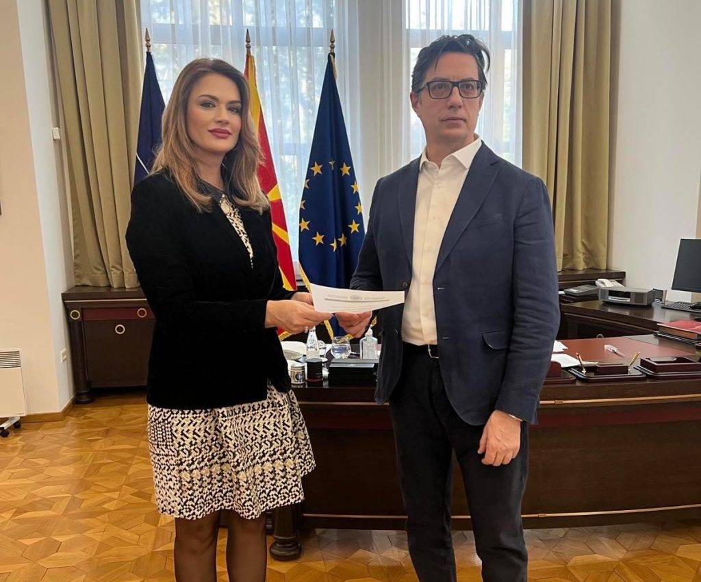Директорката на ,,Охридско лето” го покани претседателот Пендаровски