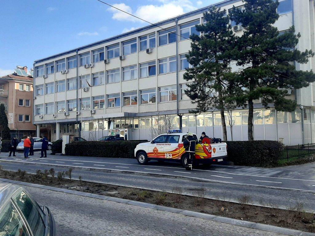 ФОТО: Лажна дојава за бомба во Основниот суд Охрид