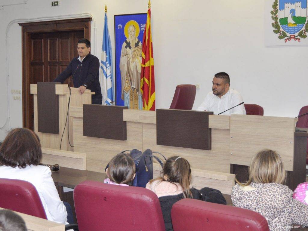 Ученици во посета на општина Охрид