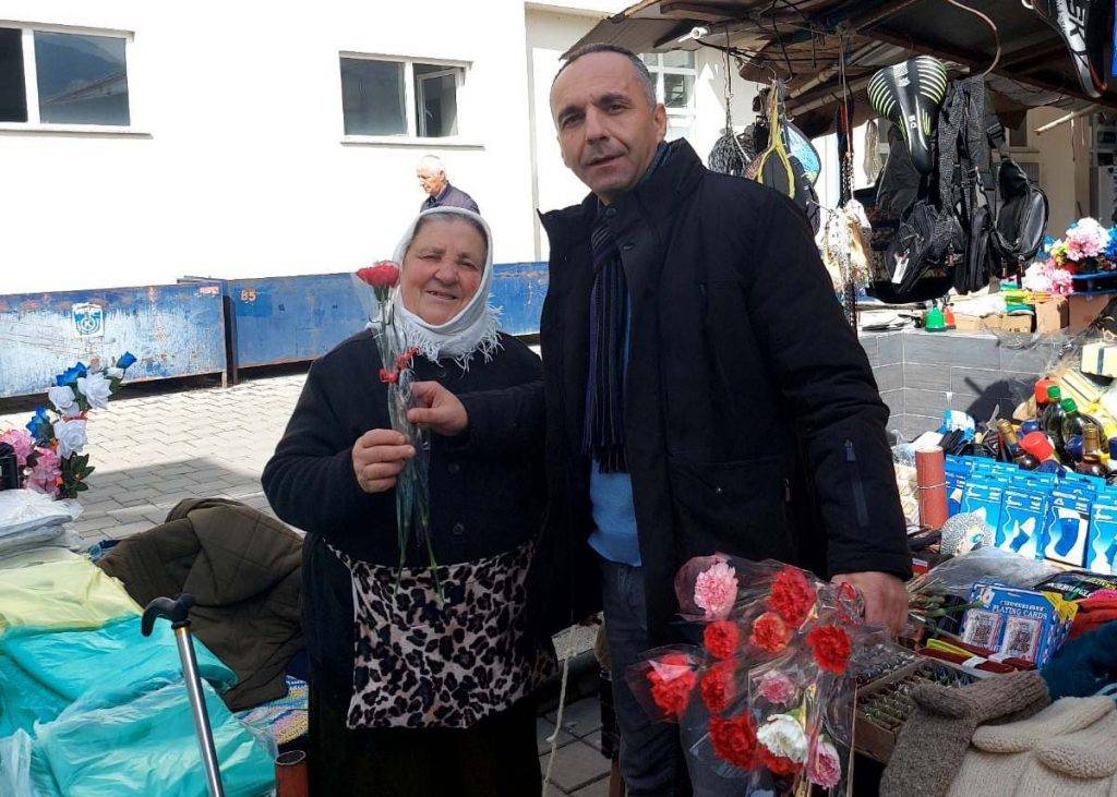 Цвеќе за жените во Градскиот пазар Охрид