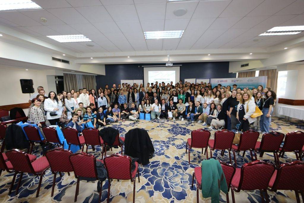 Учениците од ЕМУЦ создадоа апликација за пријавување депонии