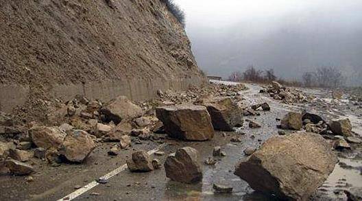 Поради одрон на патот, во прекин сообраќајот на патот Охрид Свети Наум