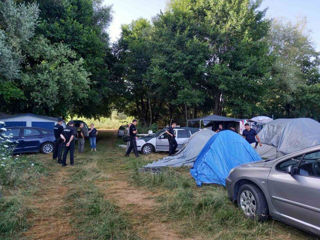 Отстранети 20 диви кампери од Љубаништа