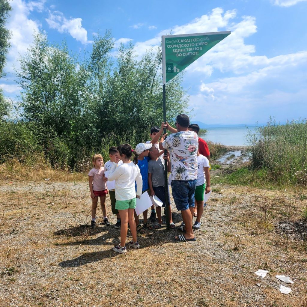 На струшките плажи се развеаја еко знамиња