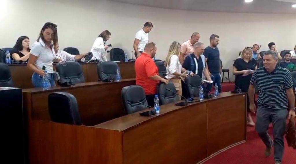 Струшките советници од опозицијата се оградуваат од инволвираност во криминал