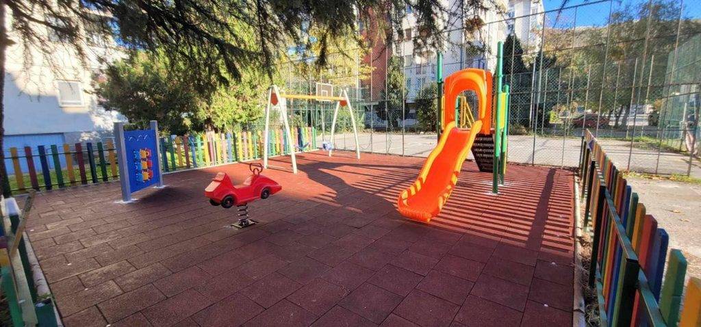 Комплетно реконструирано детското игралиште на ул. „Карпош Војвода“