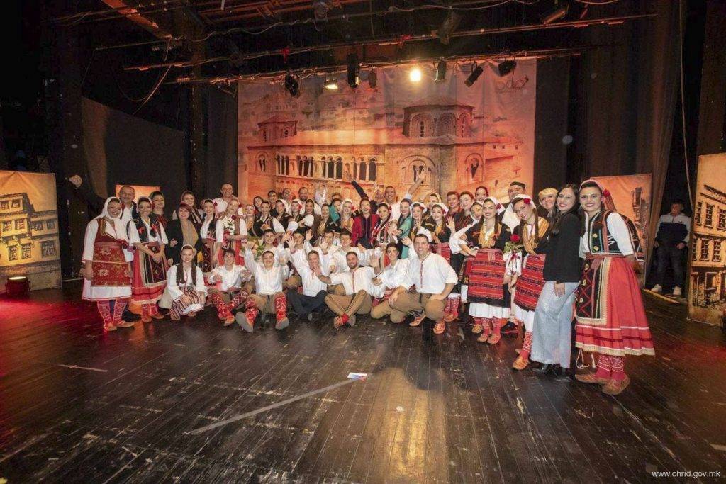 Четири децении фолклорен ансамбал „Отекс“