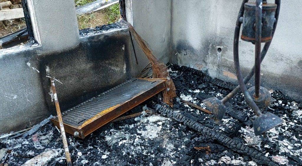 Апел за помош: Пожар го „проголта“ домот на семејството Автароски од струшко Ливадишта