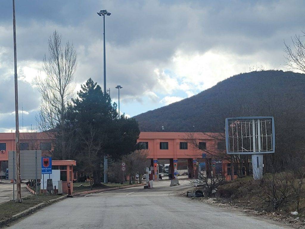 Жител на Поградец илегално преминал граница