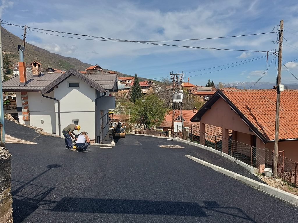Во Вевчани се асфалтира улицата „Дејков мост“