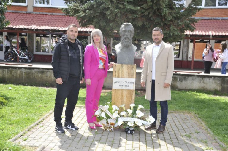 Охрид во чест на Узунов