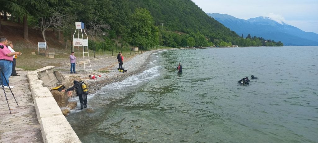 Нуркачи и Комуналец го  чистеа крајбрежието