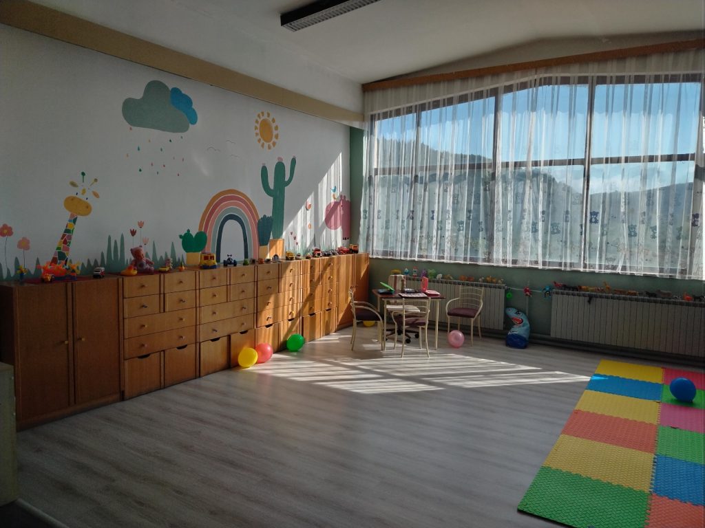Реновирано детското катче во болницата „Свети Еразмо“