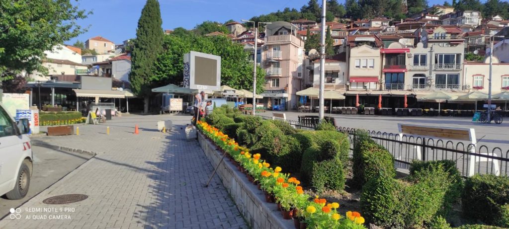 Се уредува зеленилото се садат нови цвеќиња
