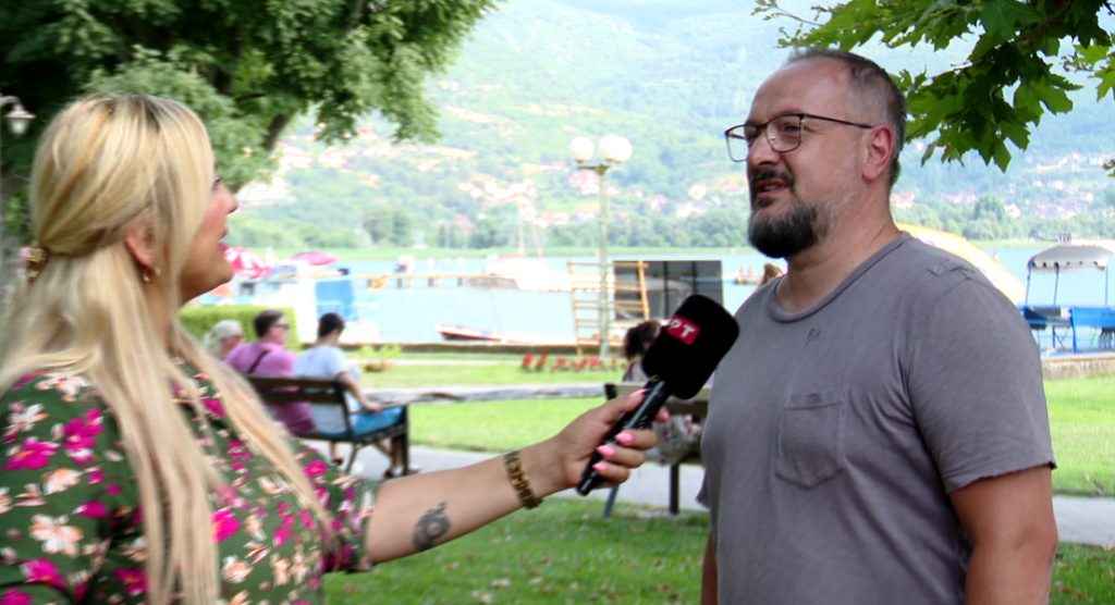 Ѓоко Танески слави три децении музичка кариера, вели „Јас не знам друго освен да пеам“