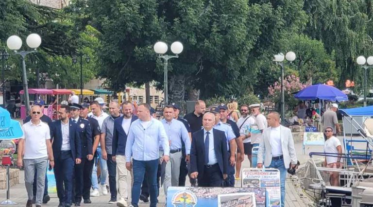Министерот Тошкоски со мешаните македонско српски патроли во Охрид