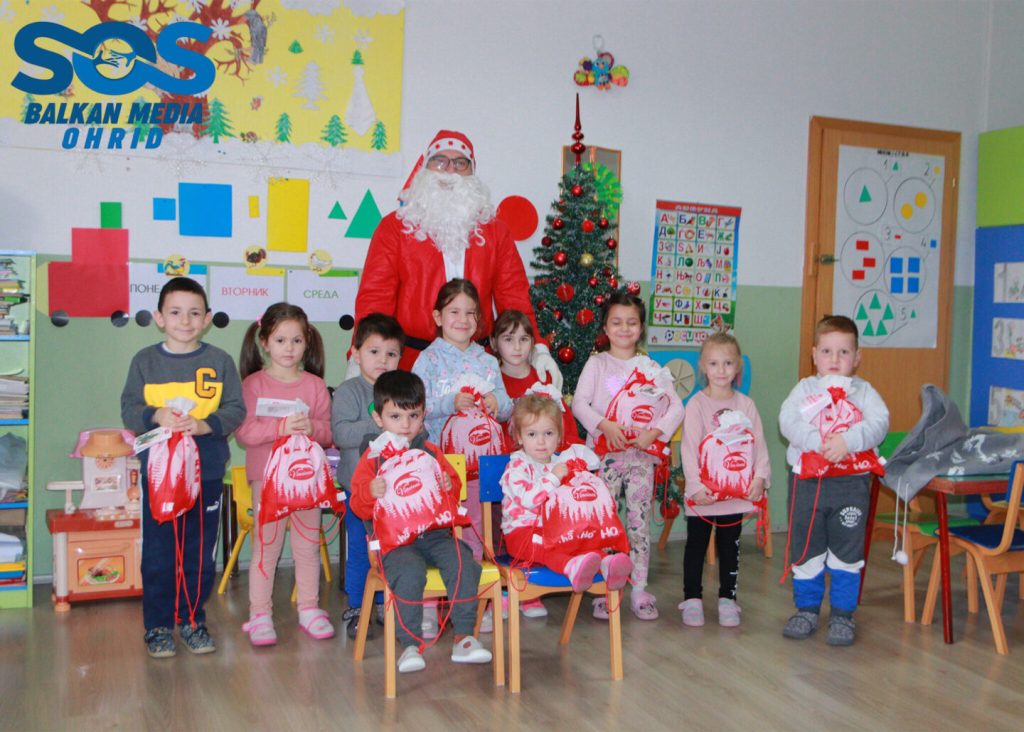Поделени 3000 Новогодишни пакетчиња во Охрид