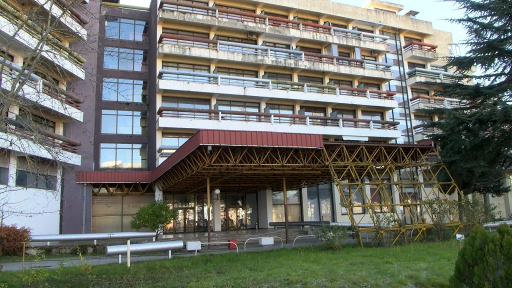 Со нерешени имотно правни односи се распаѓа „Еврохотел“ во Струга