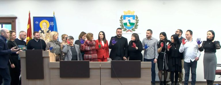 Советниците ги обоја дланките, поддршка за ретките болести