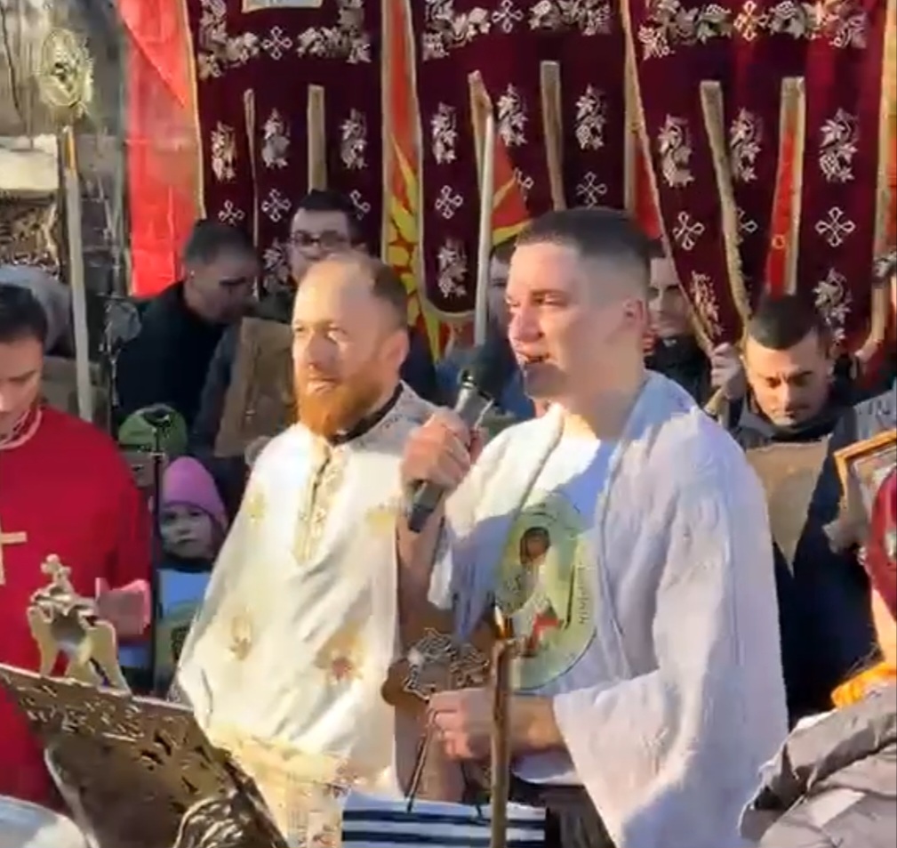 Охриѓанец го фати крстот во Берлин