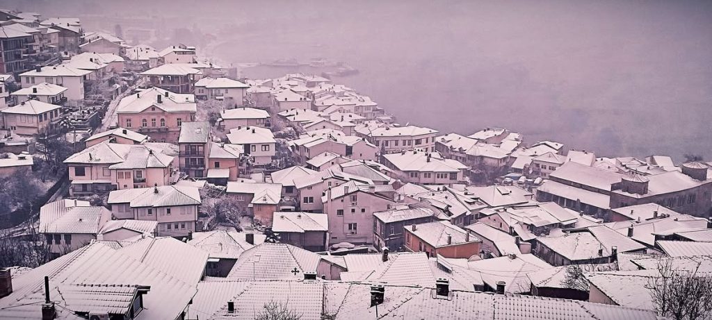 Падна првиот снег и во Охрид