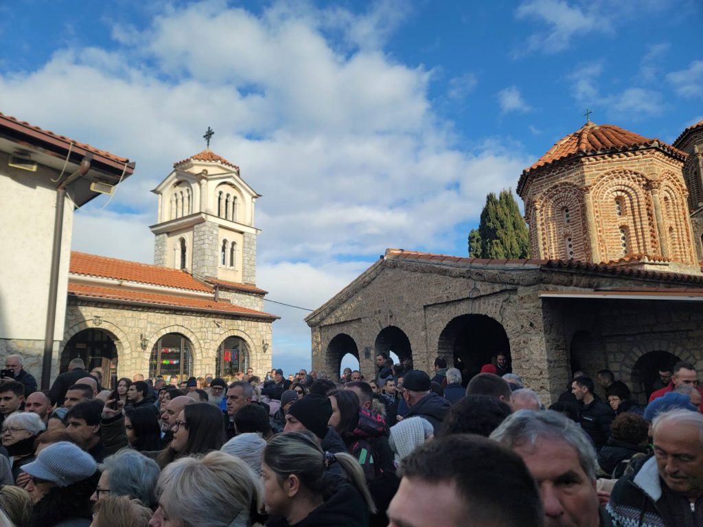 Фото: Илјадници верници денес во манастирот Свети Наум Охридски