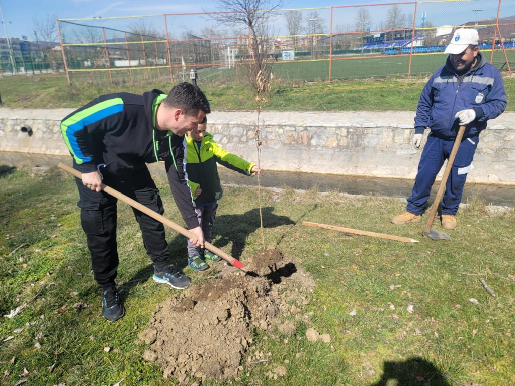 Засадени нови Чинари, зелена офанзива против загадувањето