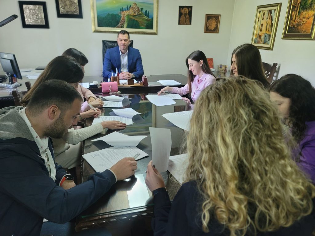 Во охридската болница се вработија седум специјализанти