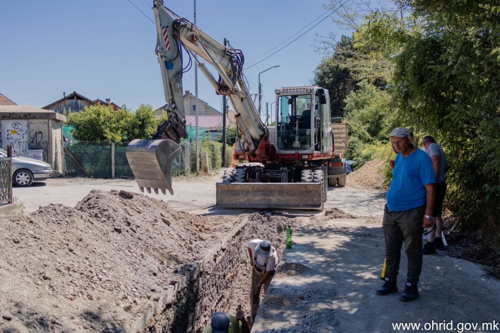 Се реконструира водоводната мрежа на улица „Кленоец“