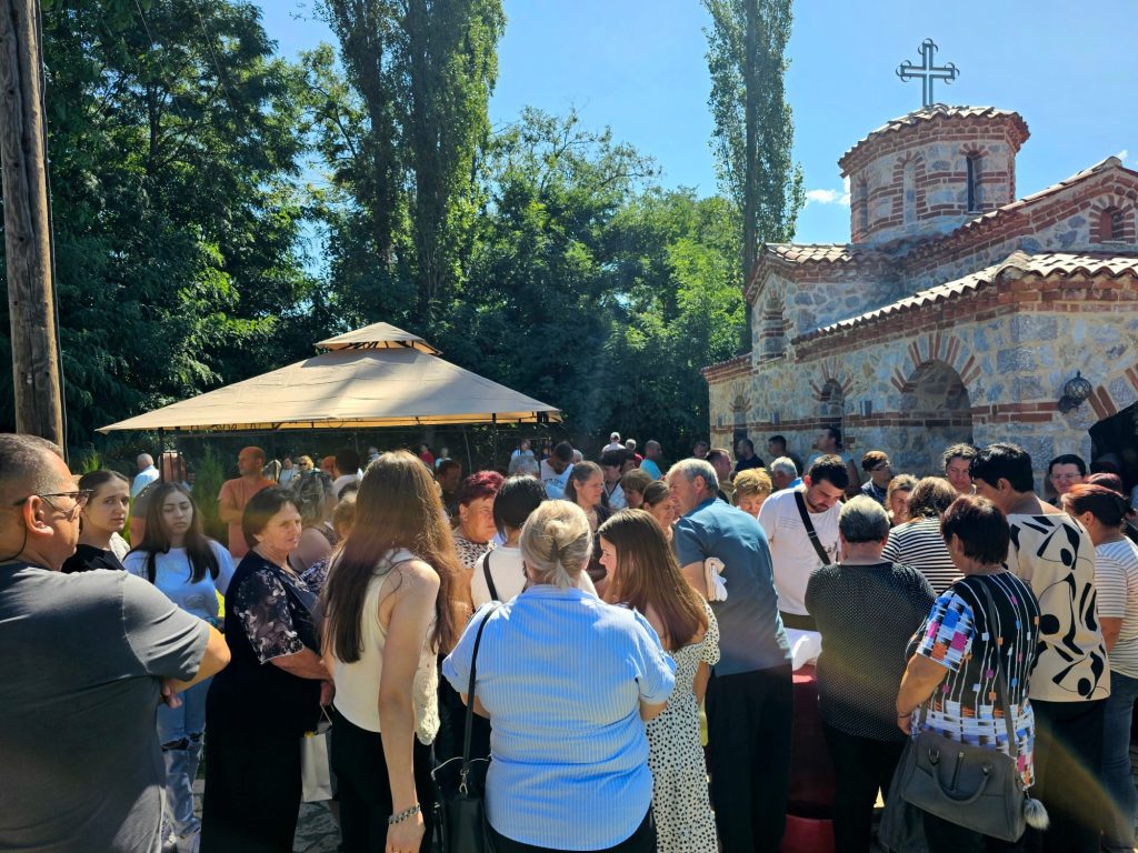 Осветена црквата Свети Атанасиј во Горно Лакочереј