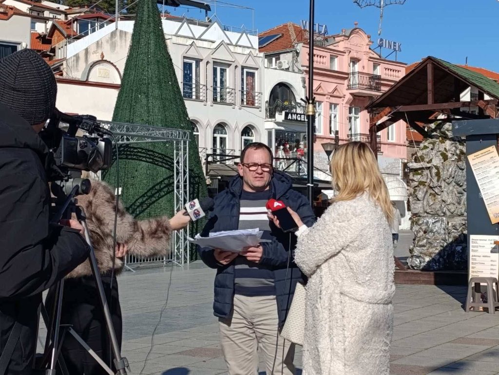 Во пораст злоупотрбени   деца- питачи  во туристички центри