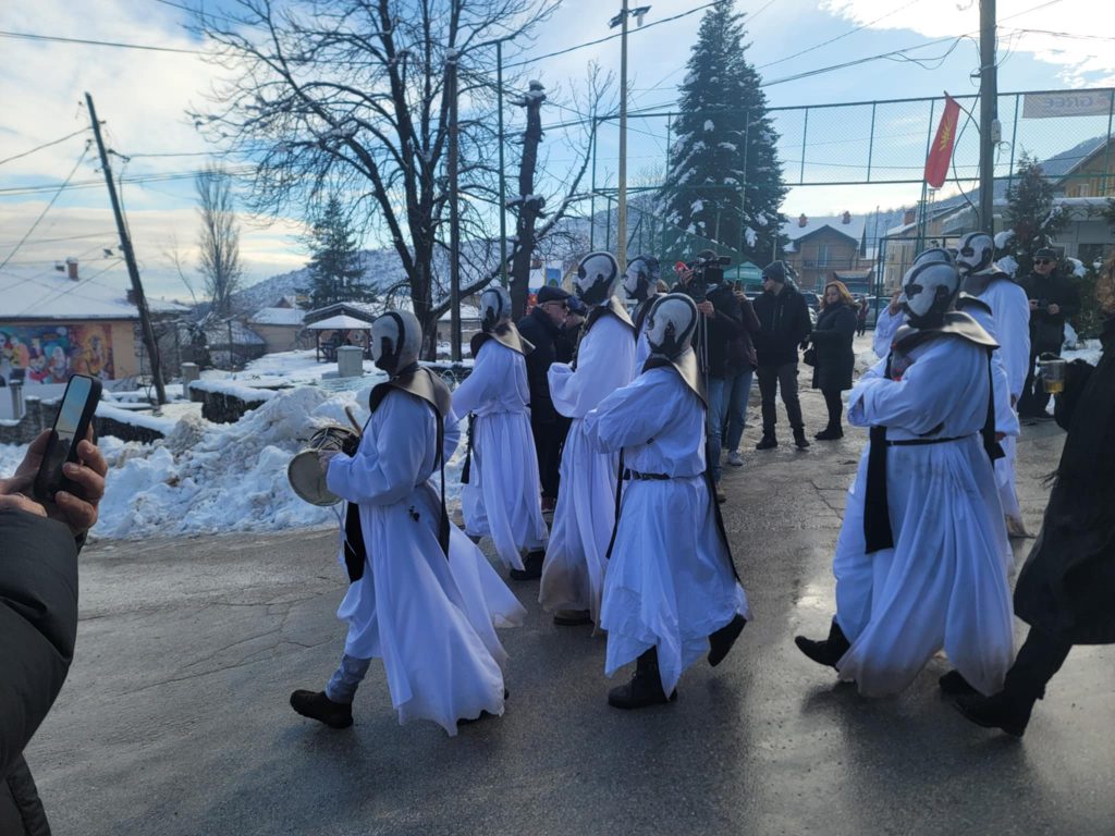 ВИДЕО: Во Вевчани карневалско лудило