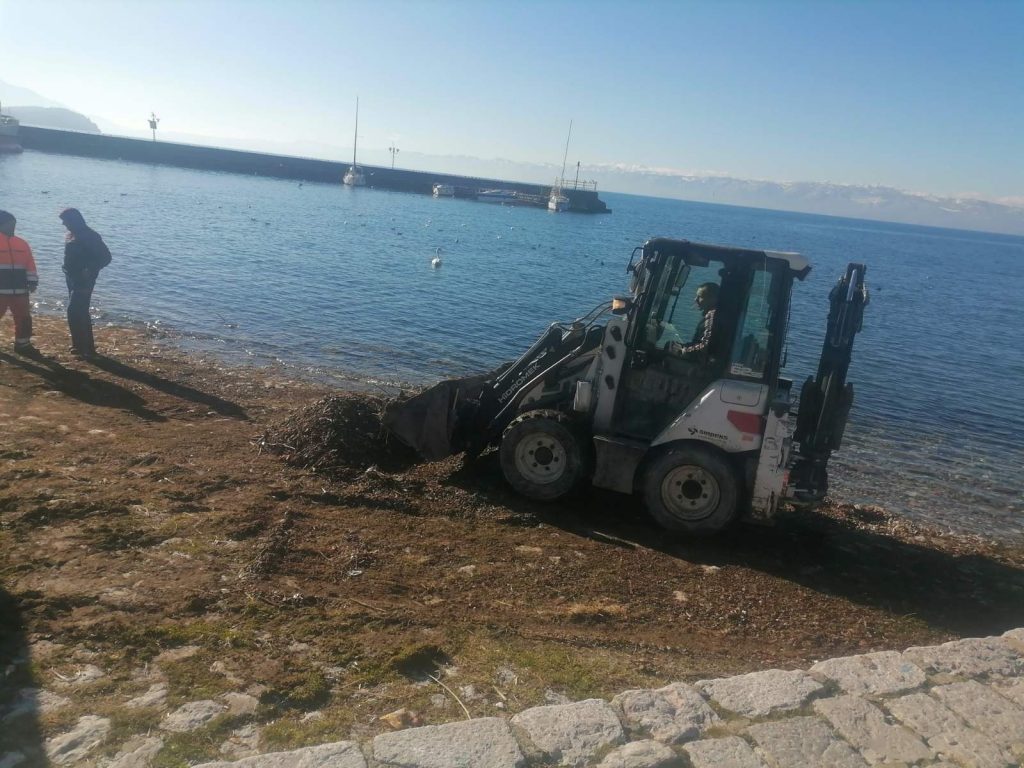 Исчистено пристаништето  во пресрет на Богојавление – Водици