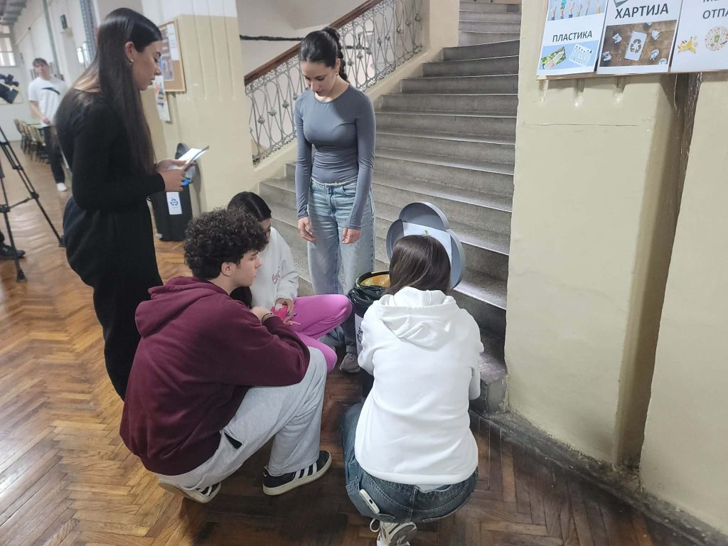 Охридската гимназија гради зелена иднина – селекцијата на отпад станува секојдневие