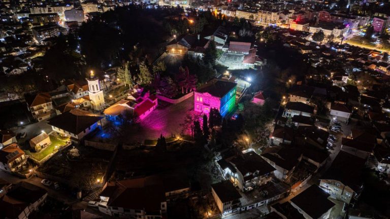 Охридските храмови „блеснаа“ во боите на ретките