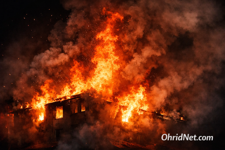 ПОЖАР ВО МИСЛЕШЕВО ЗАФАТИ ПЛЕВНА И ДЕЛ ОД КУЌА
