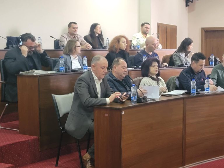 Нелегални каменоломи го предизвикаа загадувањето ан водата во Струга