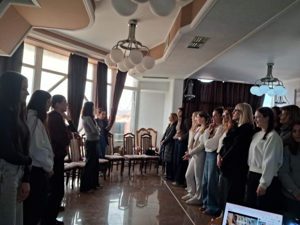Ученици и професорки од Охрид на обука за ментално здравје и здрави врски