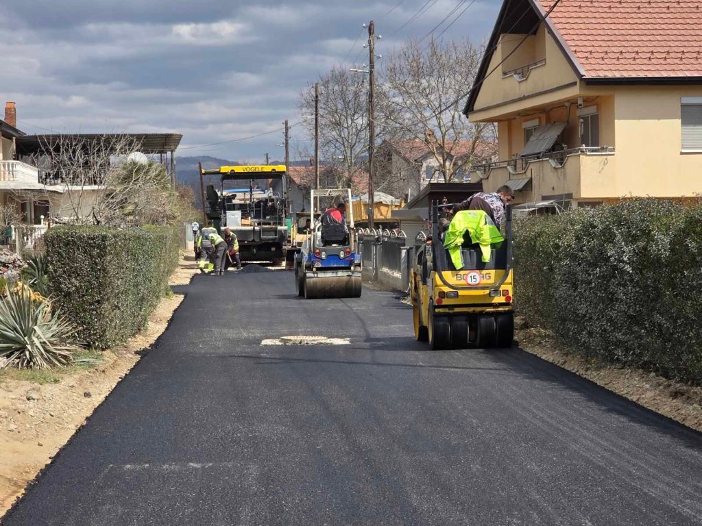 Започна асфалтирање на улици во Горно и Долно Лакочереј