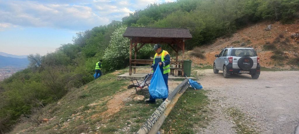 Дежурните екипи на „Охридски Комуналец“ ги уредија излетничките места