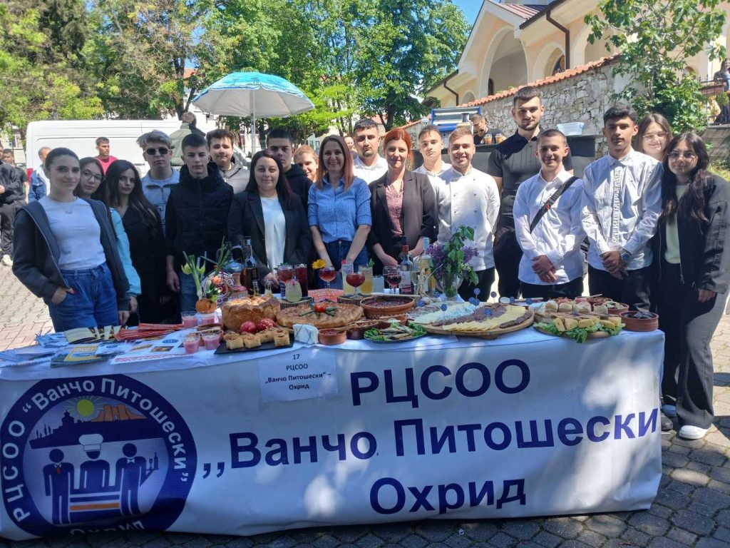 Учениците од угостителско освоија прво место за „најдобар штанд“