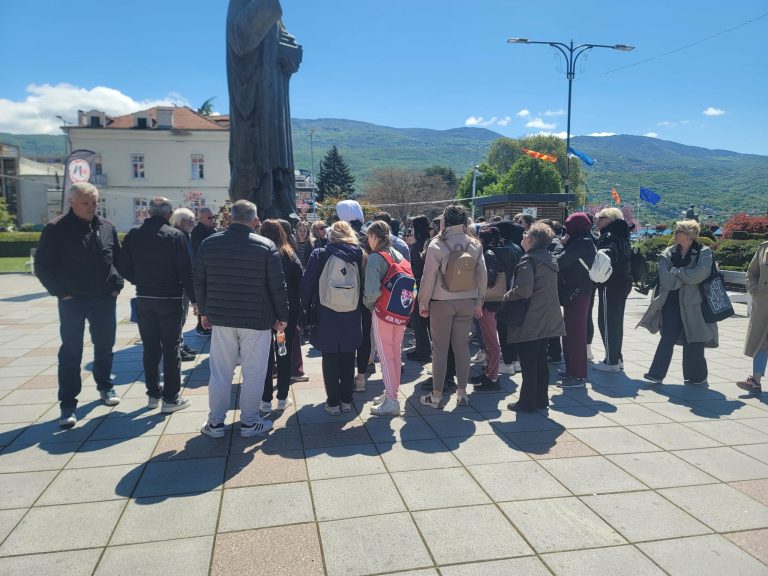 Охрид преполн со туристи за Првомајскиот викенд