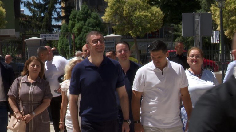 Мицкоски, Јаневска и Пецаков во увид на реконструкцијата на гимназијата