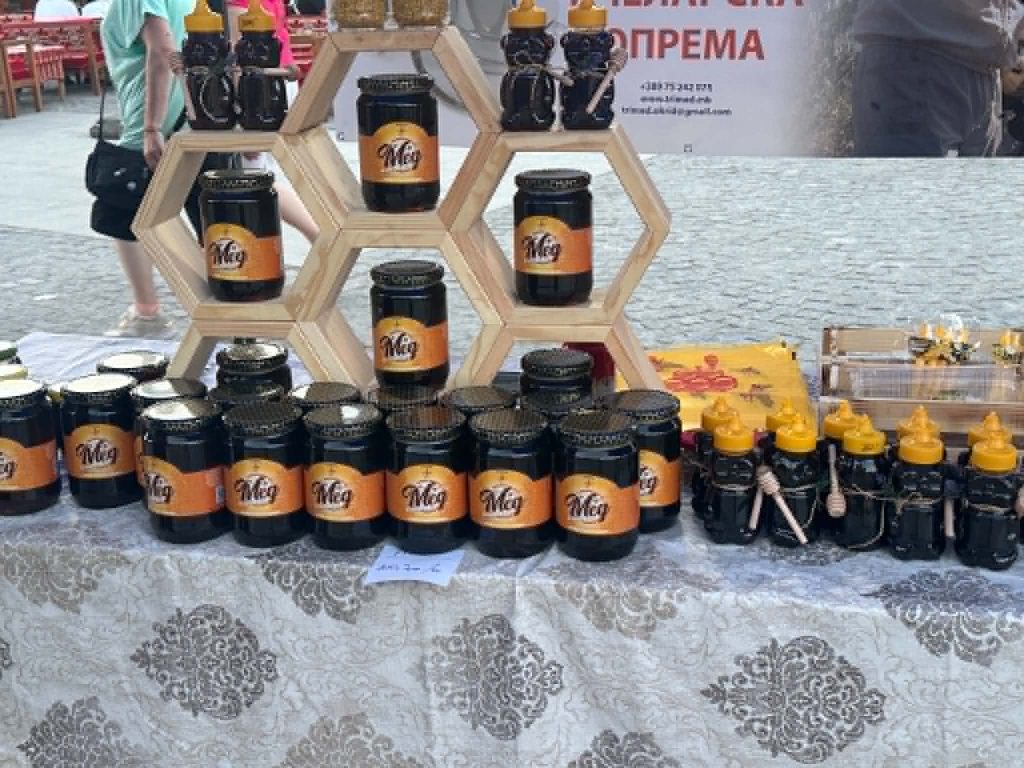 Охридскиот мед претставен пред туристите
